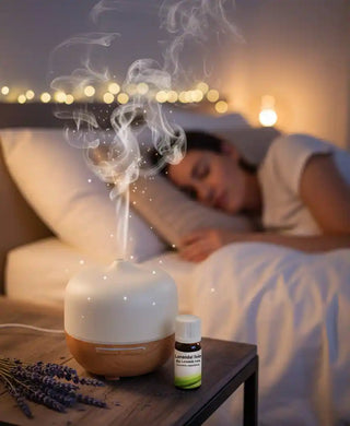 Donna che dorme profondamente con un diffusore di aromi in primo piano.