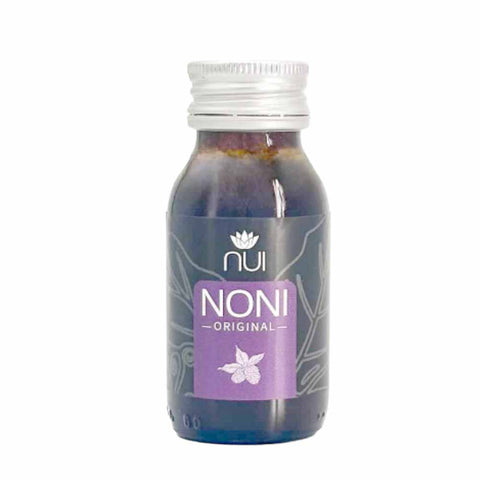 Noni-Saft Shots in Gläsern trinkfertig