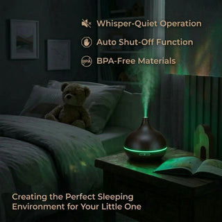 Diffusore a ultrasuoni scuro sul comodino in camera da letto con luce LED blu