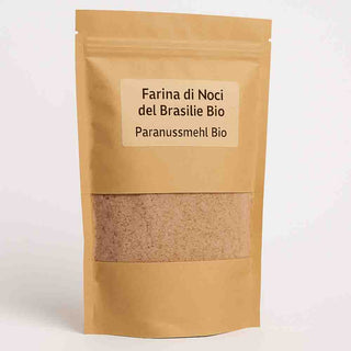 Confezione di farina di noci del Brasile biologica con etichetta semplice